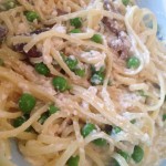 Dinner Idea: #Linguine in a #parmesan #ricotta cream sauce with #mushrooms and #fresh, just shucked #sweet #peas ! Serve with #garlic #bread and cucumber tomato #salad. #wowmoment #weekdaysupper #whatsfordinner #food #dinner #pasta #noodles #italianfoodlove #spring #italy #lifeisgood #loveoffood #foodlove