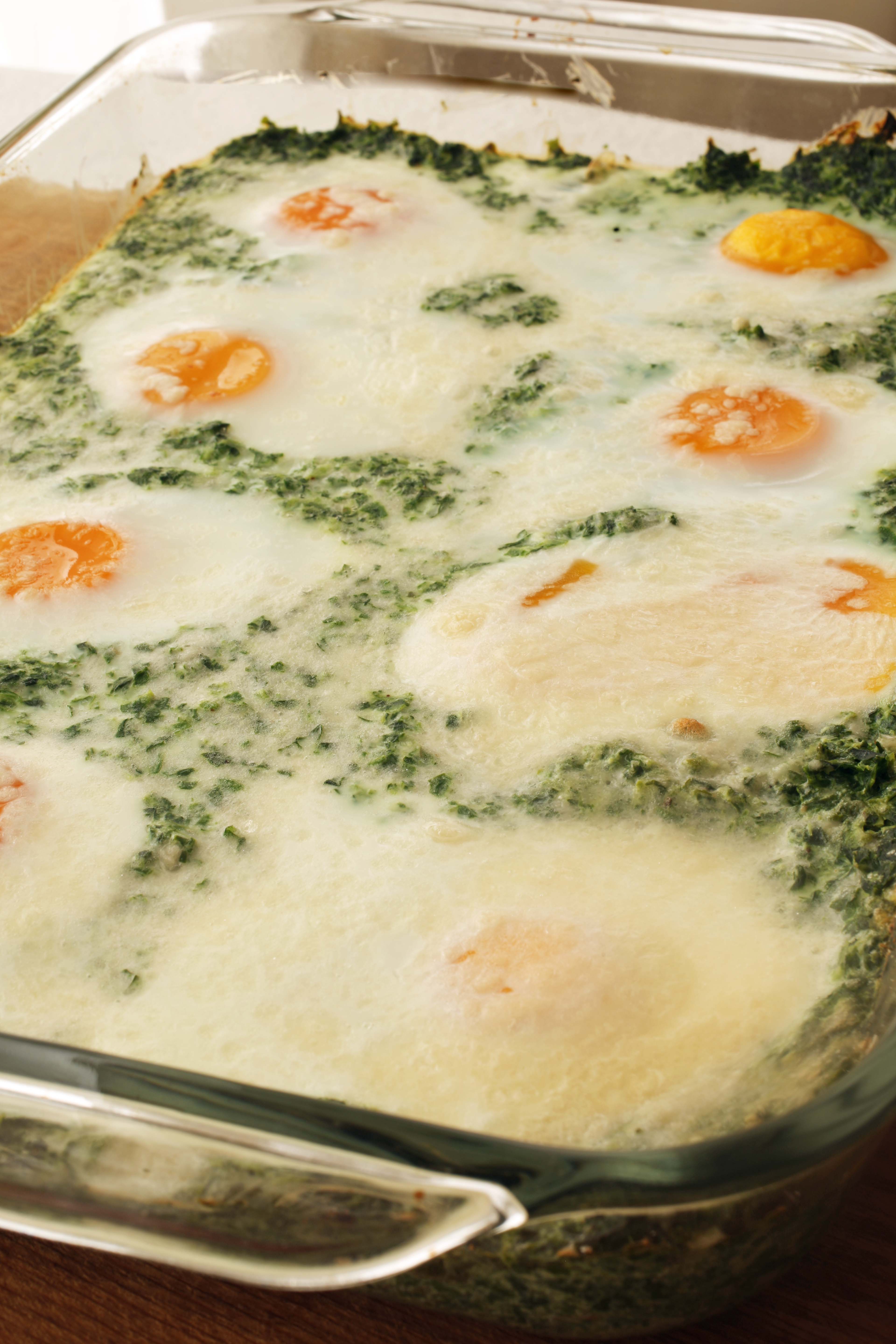 baked eggs in spinach