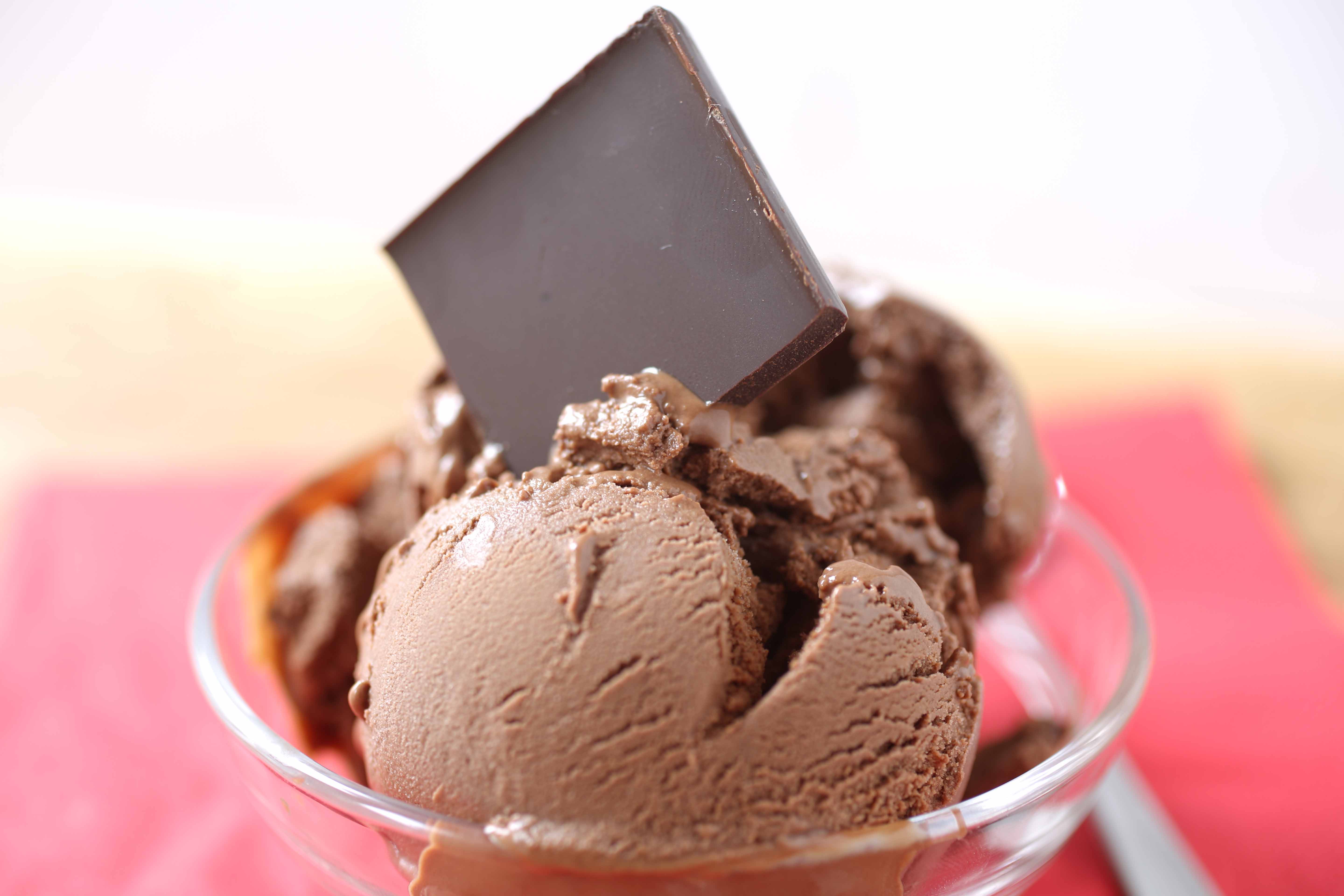 how to make dark chocolate ice cream