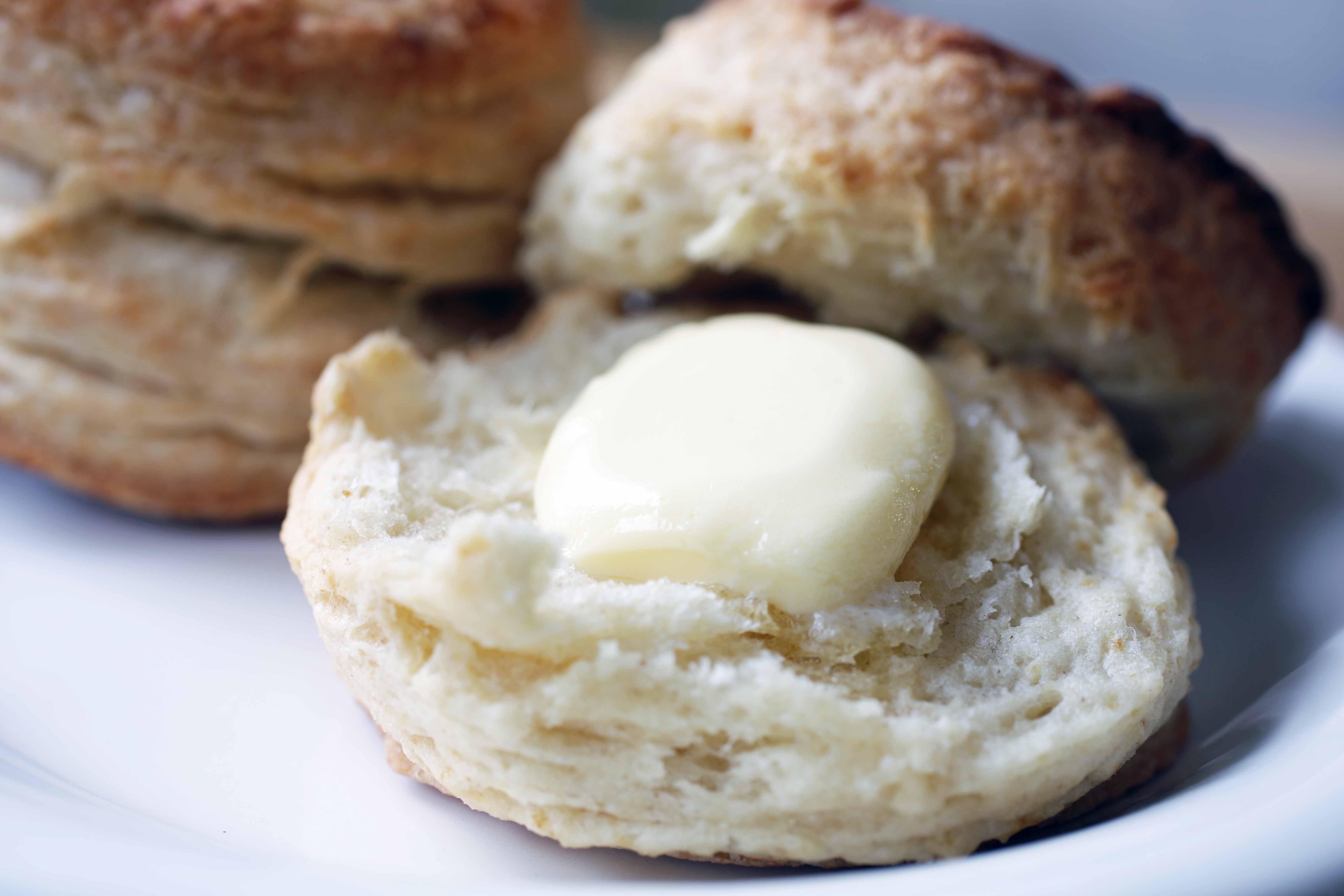 how to make buttermilk biscuits