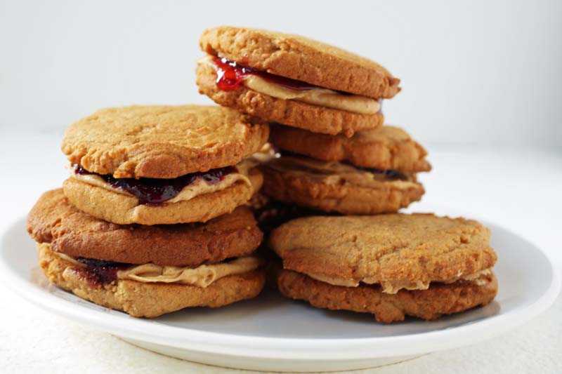 How To Make Peanut Butter Cookies With A Rich Filling